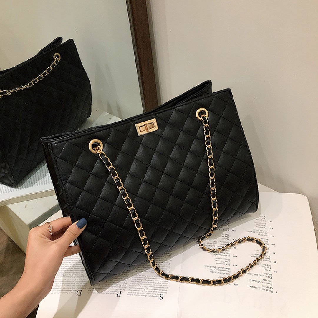 Vintage-Inspired Quilted Carrier