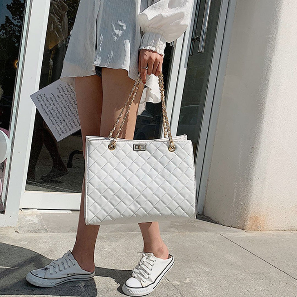 Vintage-Inspired Quilted Carrier