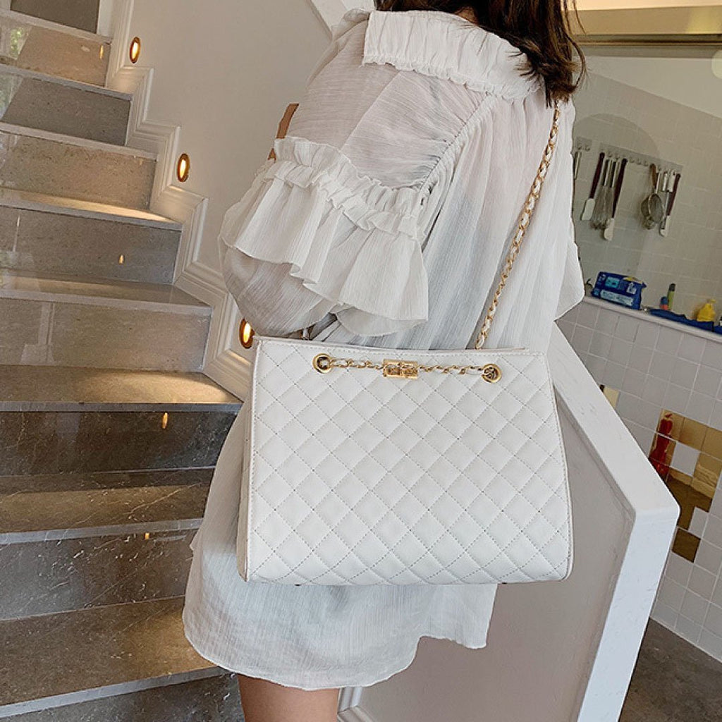 Vintage-Inspired Quilted Carrier
