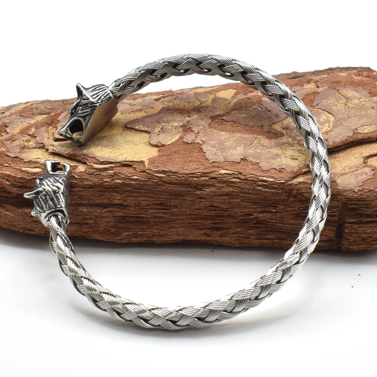 Bracelet Tressé en Acier avec Tête de Loup Nordique
