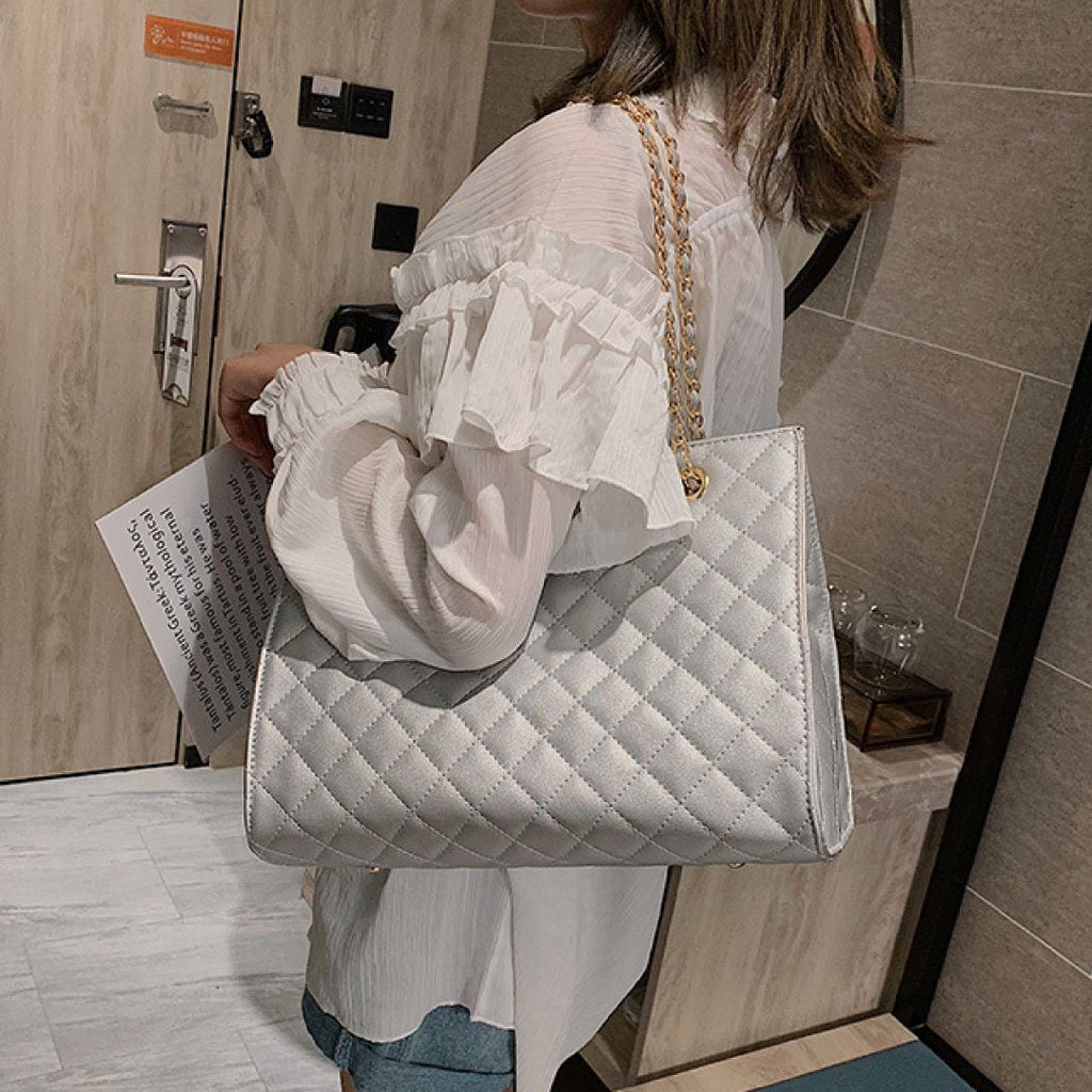 Vintage-Inspired Quilted Carrier