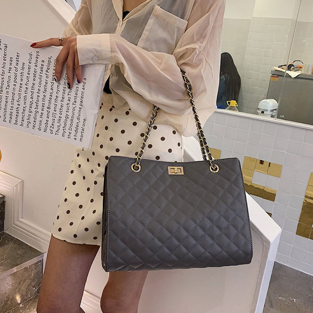 Vintage-Inspired Quilted Carrier