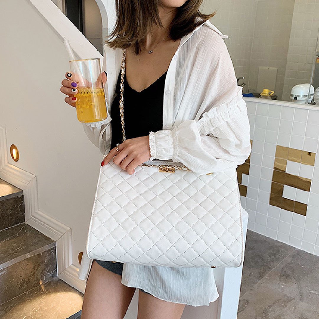 Vintage-Inspired Quilted Carrier