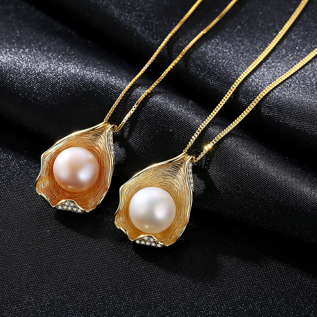 Luxurious Shell Pattern Silver Necklace with Pearls