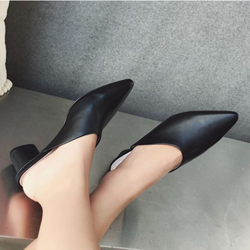 Mules à talons hauts en cuir sophistiquées