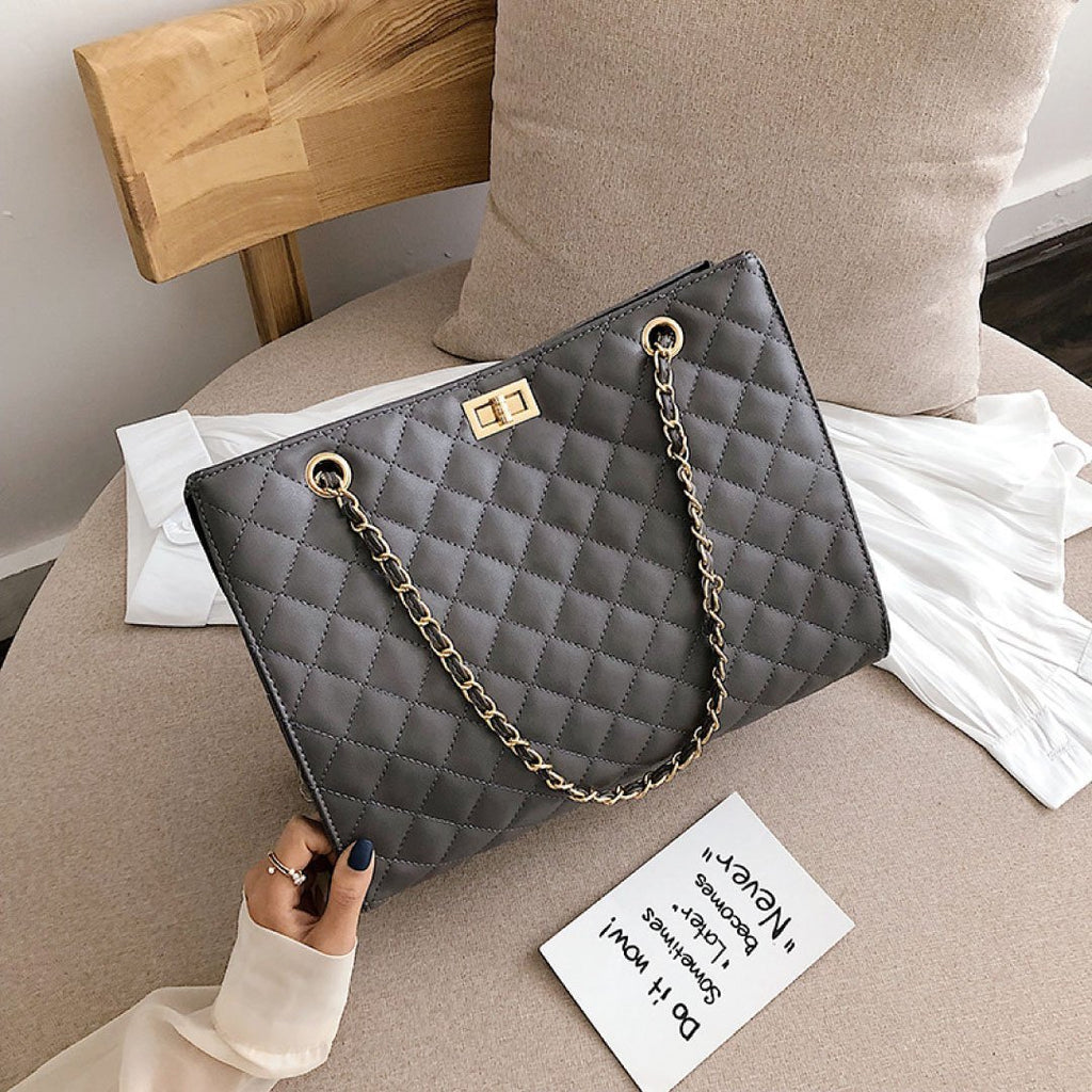 Vintage-Inspired Quilted Carrier