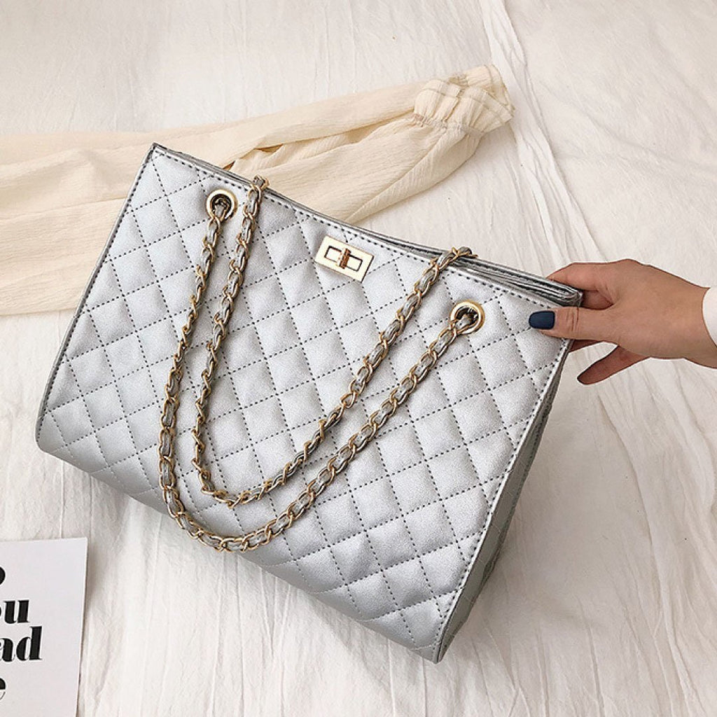 Vintage-Inspired Quilted Carrier