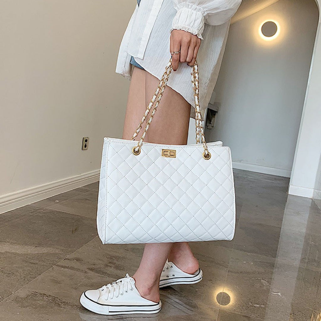 Vintage-Inspired Quilted Carrier