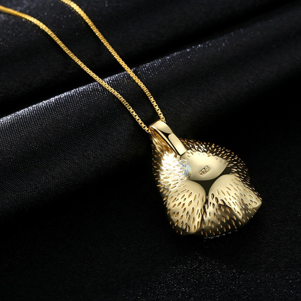 Luxurious Shell Pattern Silver Necklace with Pearls