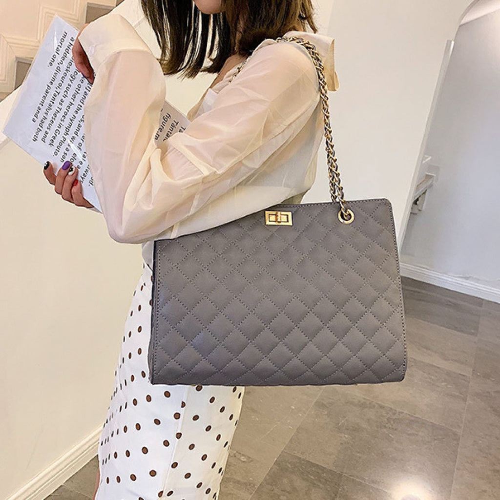 Vintage-Inspired Quilted Carrier