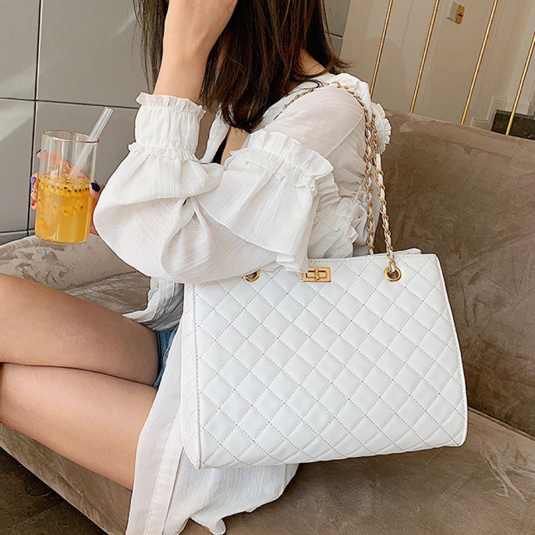 Vintage-Inspired Quilted Carrier