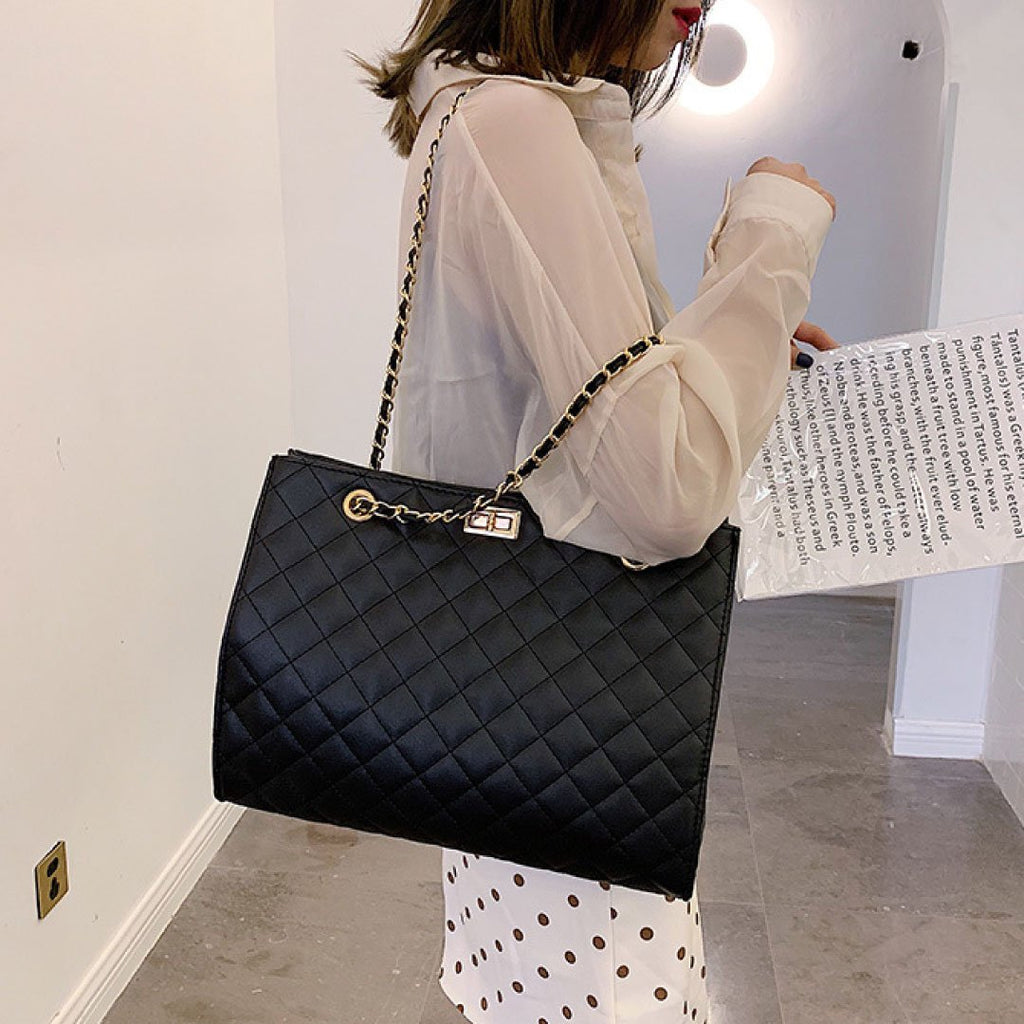 Vintage-Inspired Quilted Carrier