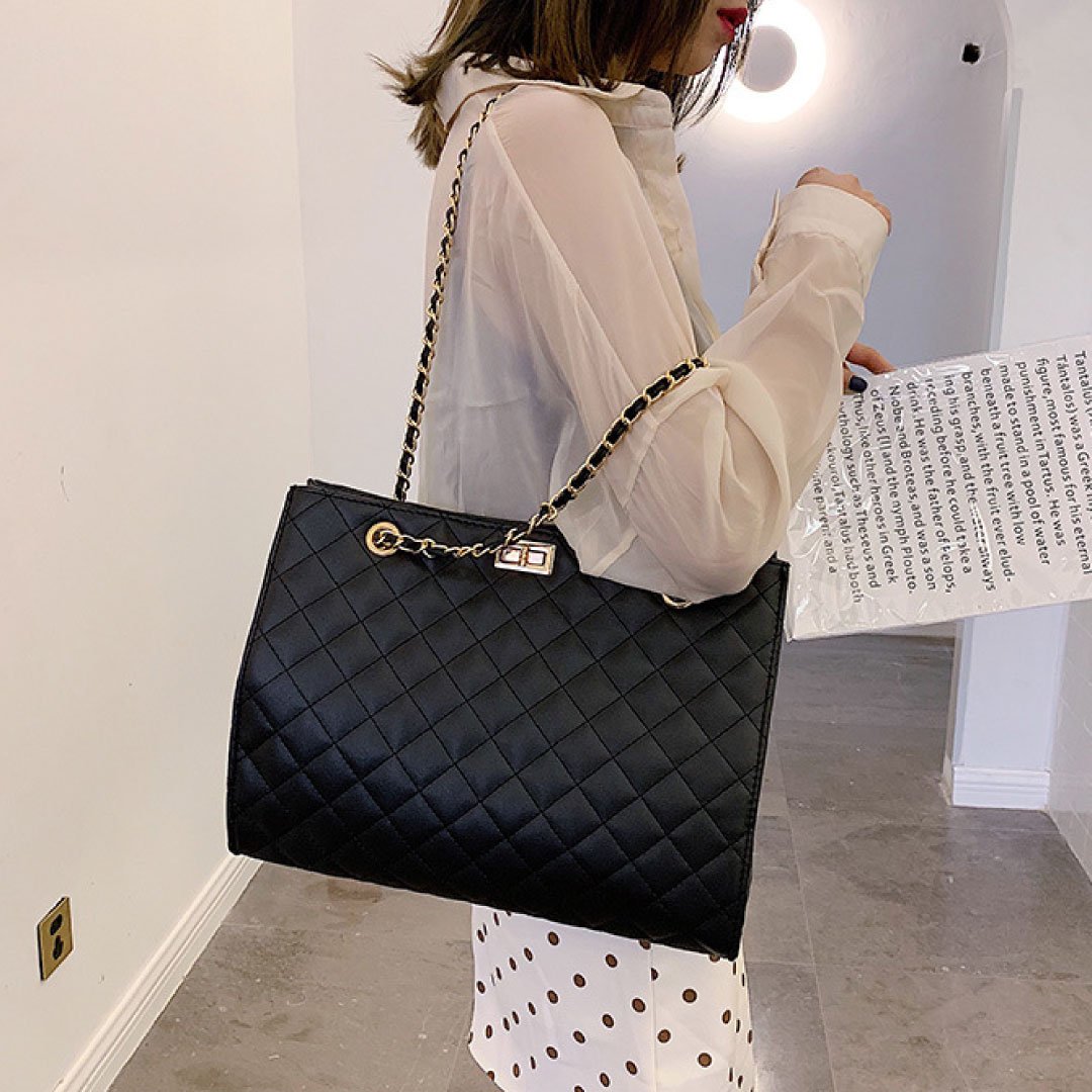 Vintage-Inspired Quilted Carrier