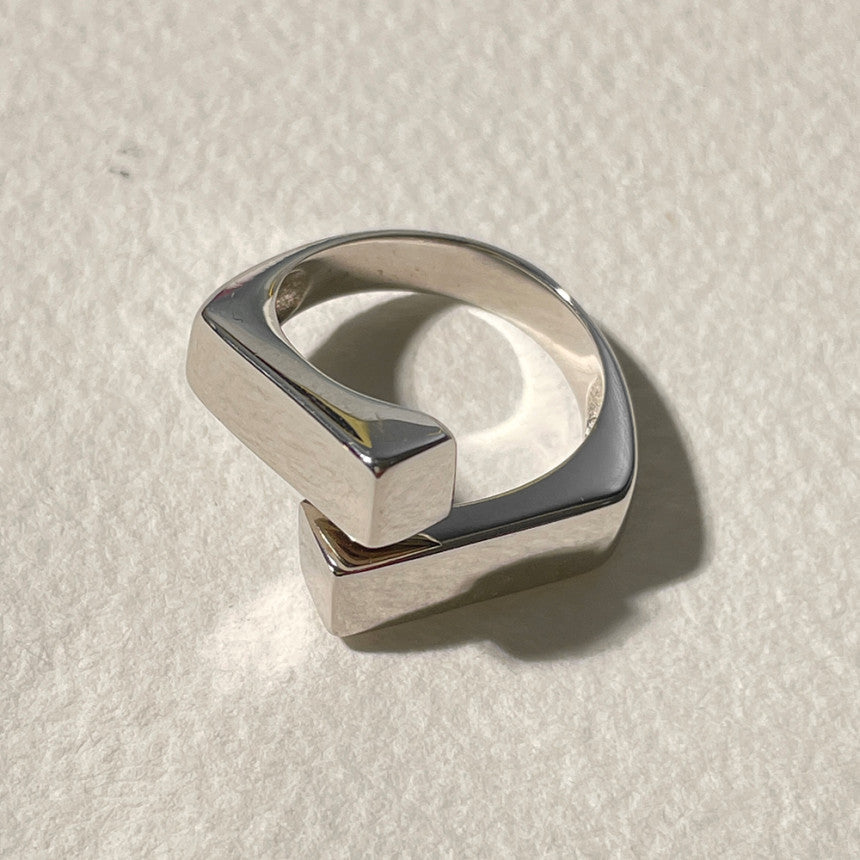 Bague doigt index style moderne
