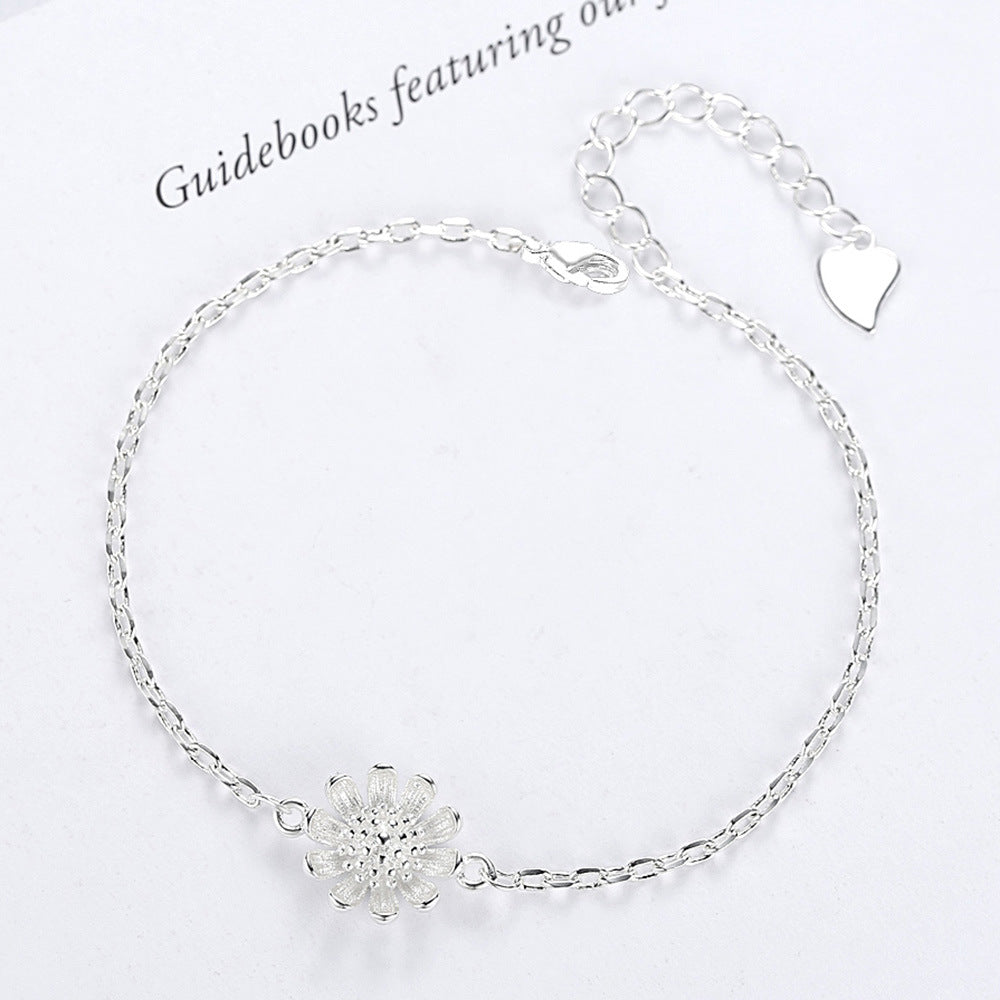 Sophisticated Daisy Charm Ladies' Bracelet