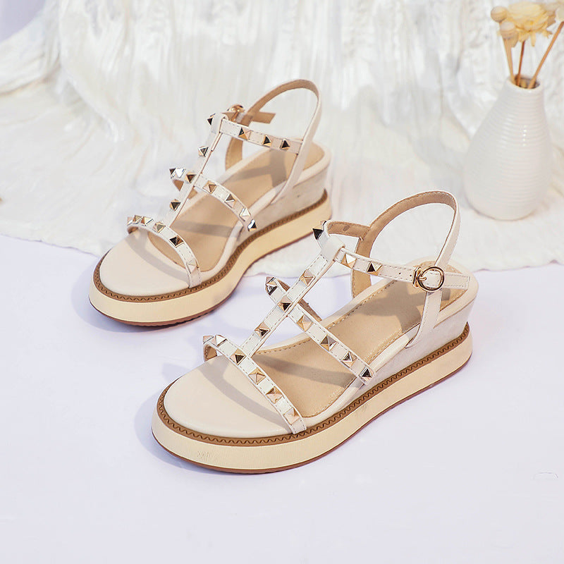 Ladies' Elegant Rivet-Adorned Bridesmaid Sandals - Chic Design