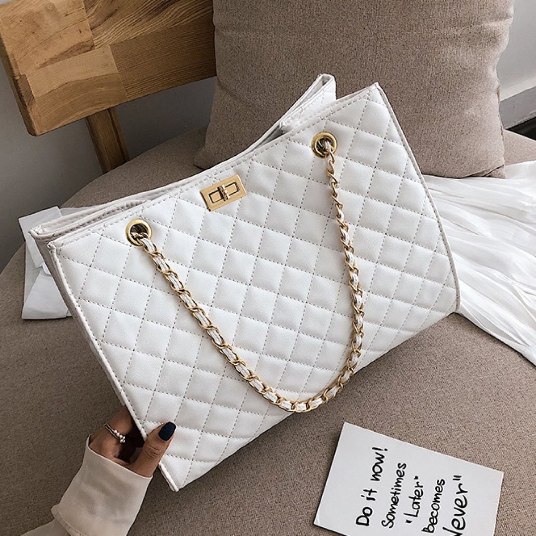 Vintage-Inspired Quilted Carrier