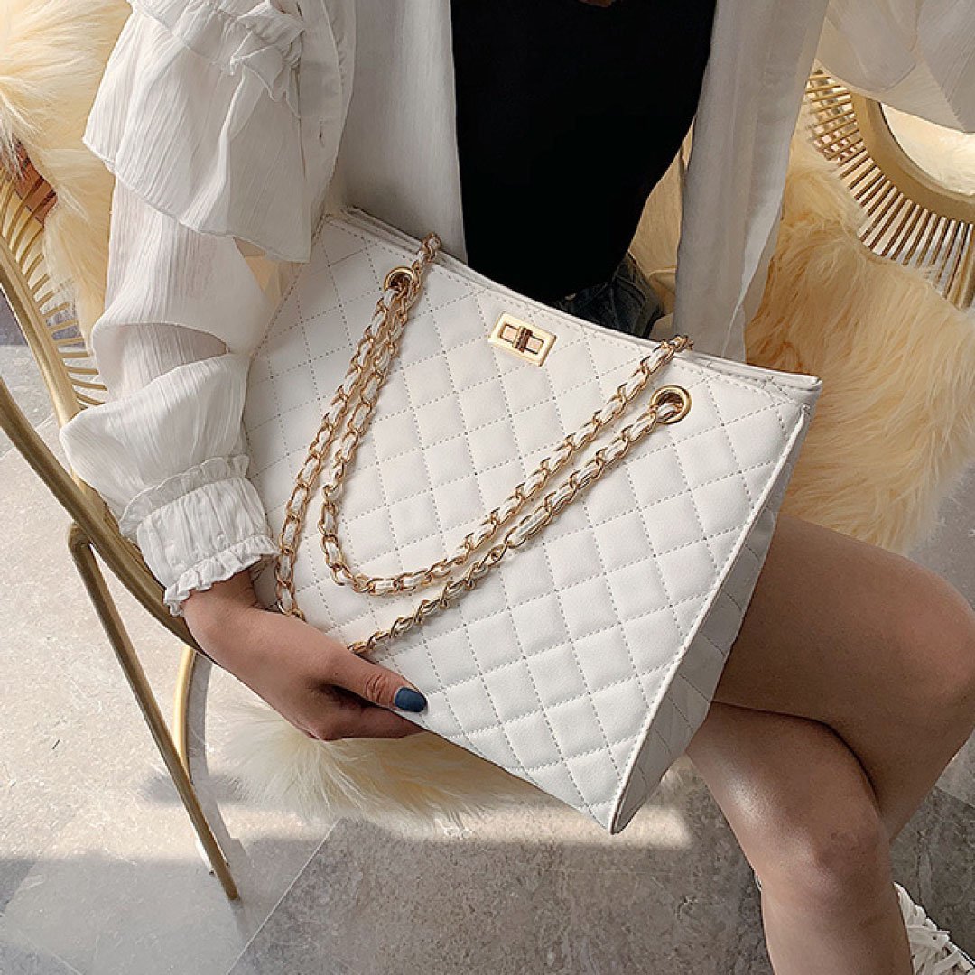 Vintage-Inspired Quilted Carrier