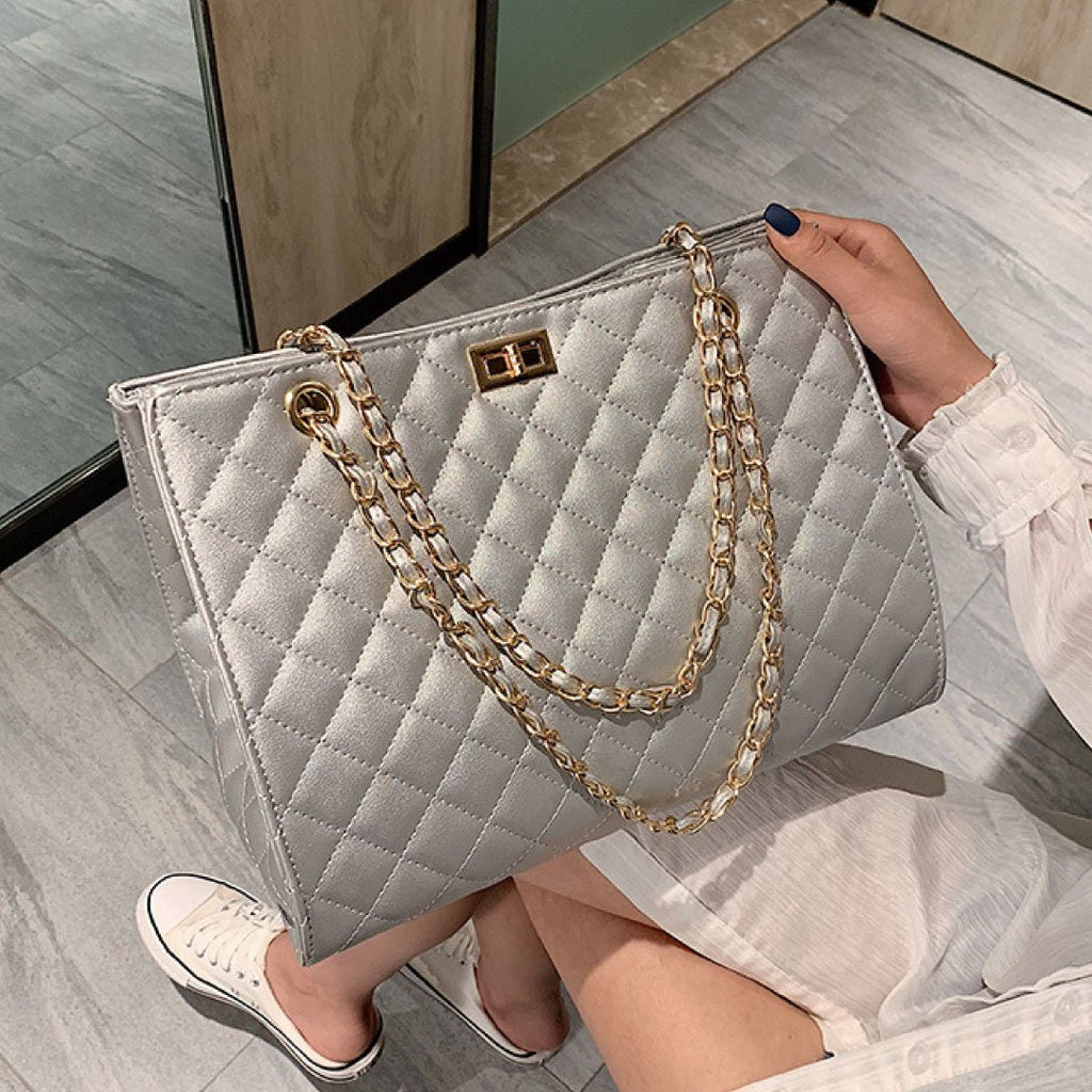 Vintage-Inspired Quilted Carrier