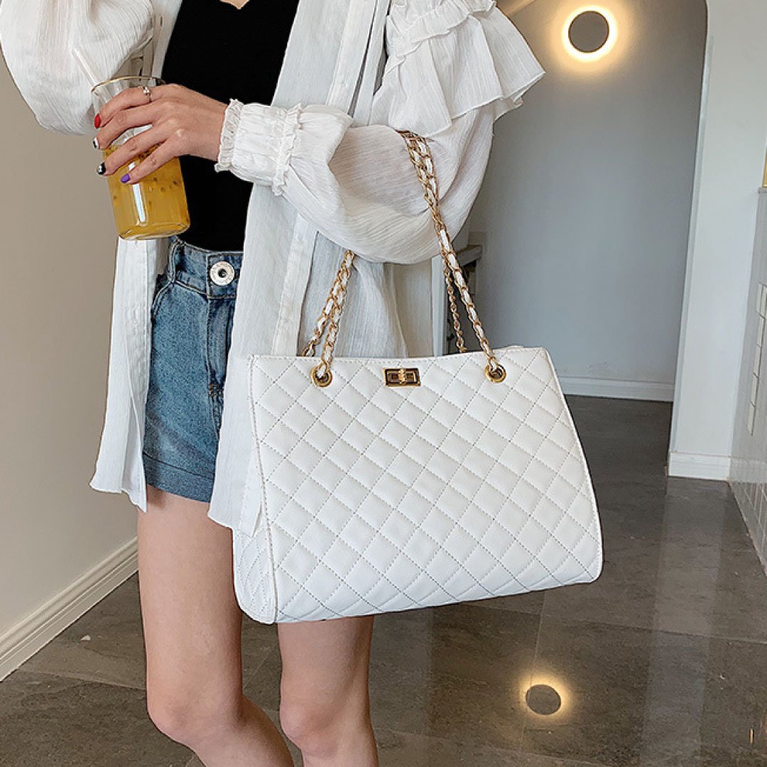 Vintage-Inspired Quilted Carrier